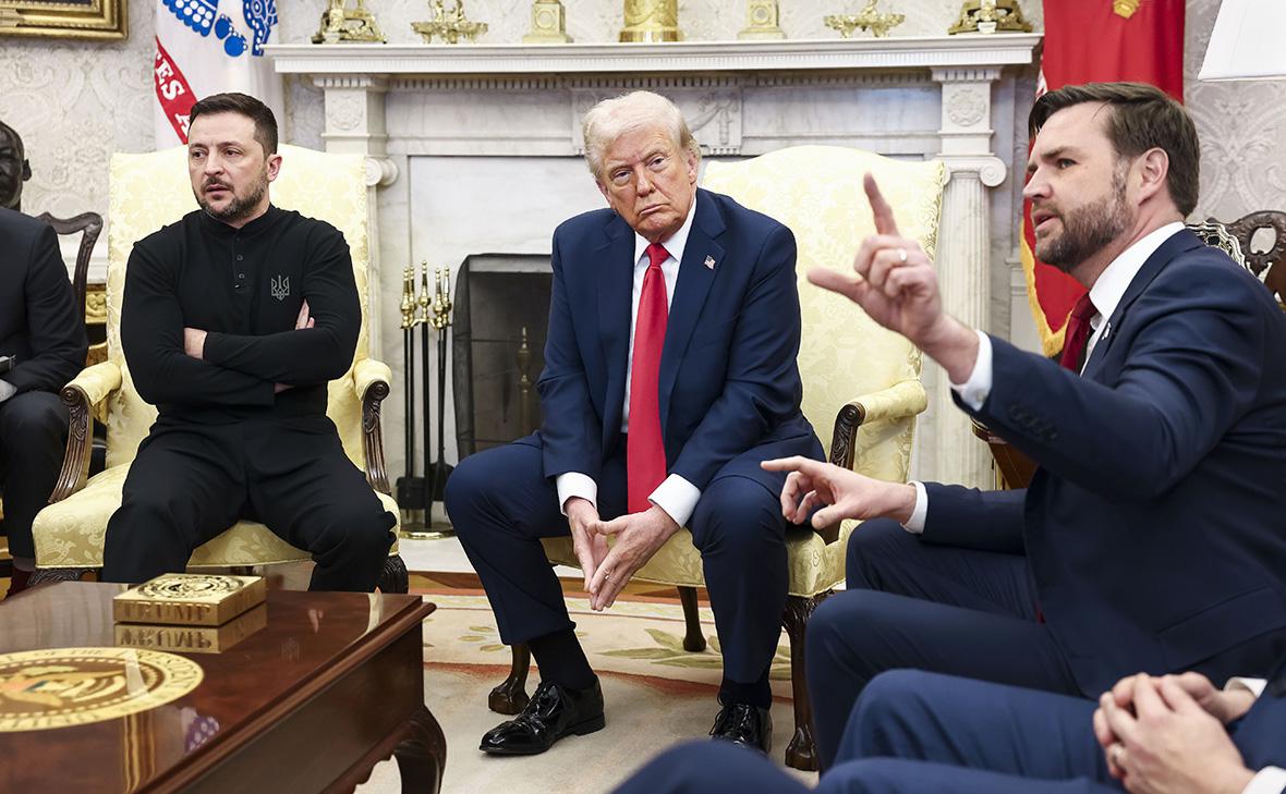 Владимир Зеленский, Дональд Трамп и Джей Ди Вэнс в Овальном кабинете Белого дома в Вашингтоне, 28 февраля 2025 г. (Jim LoScalzo / CNP / Global Look Press)