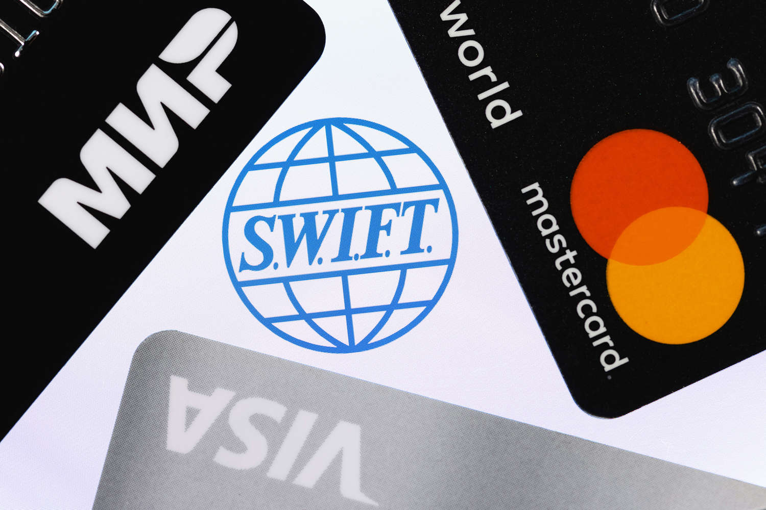 ЕС удерживает санкции против России и SWIFT Янис Клюге предостерегает о конфликте с США-0