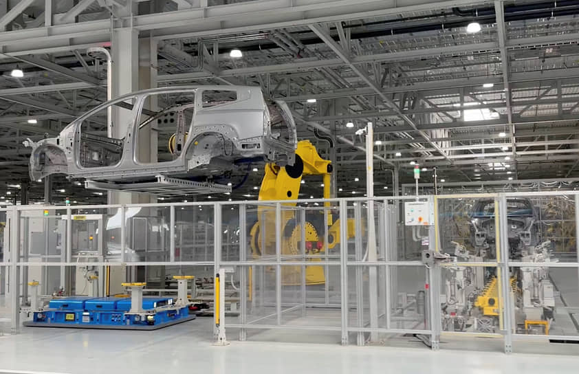 Ford Motor и Stellantis планируют развитие автопроизводства в США при участии Джима Фарли-0