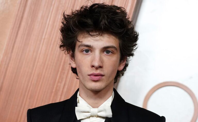 Марк Эйдельштейн в черном списке Миротворца Секреты фильмов Анора и Страна Саша Марк Эйдельштейн в черном списке Миротворца Секреты фильмов Анора и Страна Саша