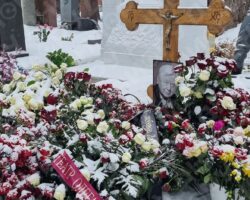 pamyati olega tabakova na novodevichem kladbishhe ozhidanie pamyatnika i svetlye momenty-signaldaily-ru-174272361300-0