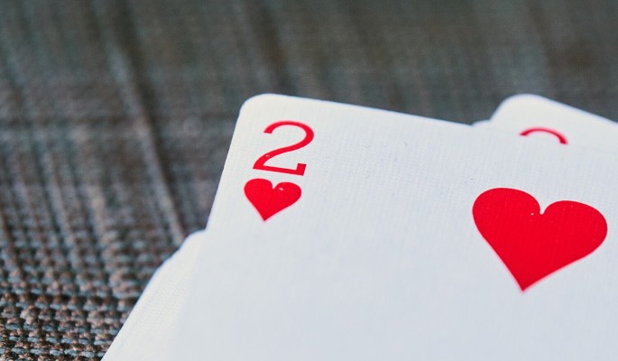 Опасный груз: в Домодедово задержан пассажир с колодой радиоактивных карт