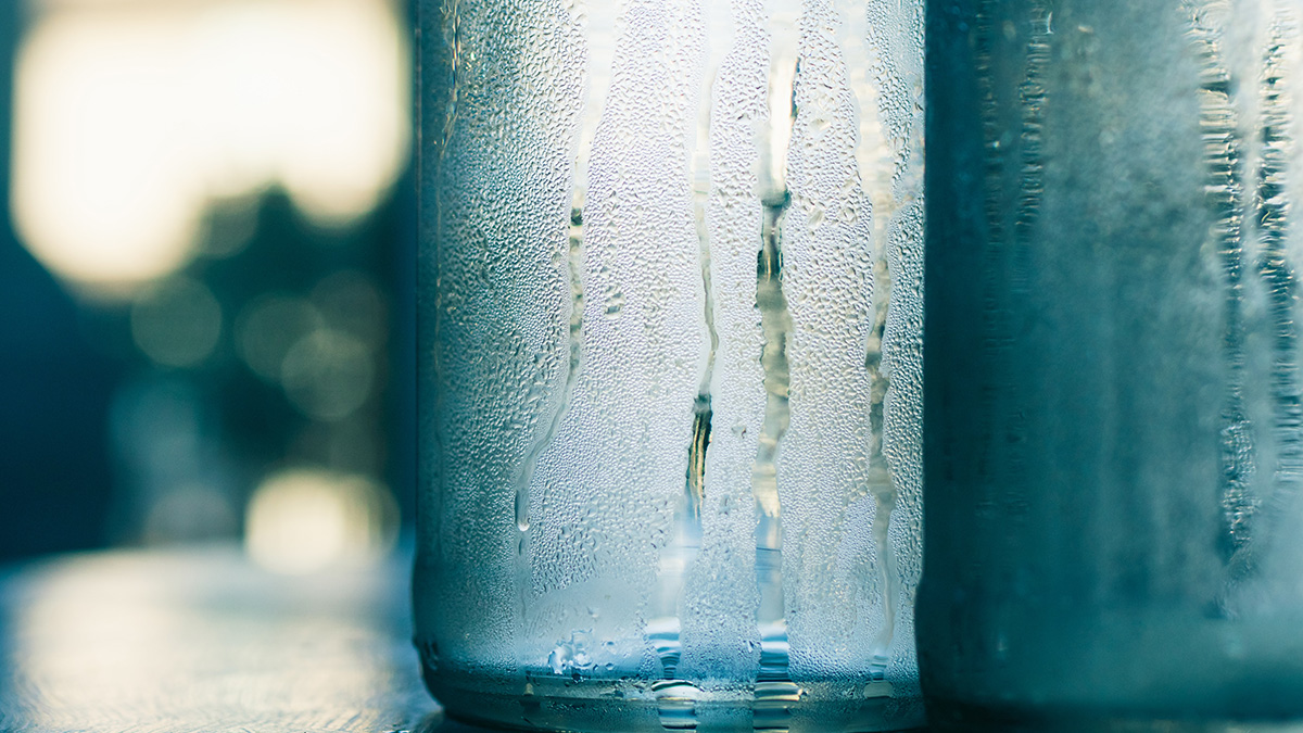 Уборщик в США мочился в кулер сотрудников больницы и заразил их герпесом