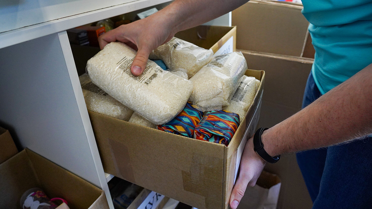 Столичный бизнес объединился для фронтовой поддержки Сбор помощи в штабе Москва помогает на Ленинградском проспекте для пострадавших в Курской области