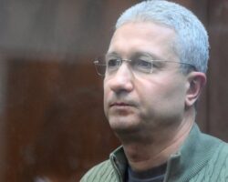 Тимур Иванов останется под стражей в Москве до 23 апреля по решению Басманного суда timur ivanov ostanetsya pod strazhej v moskve do 23 aprelya po resheniyu basmannogo suda-signaldaily-ru-174231833600-0