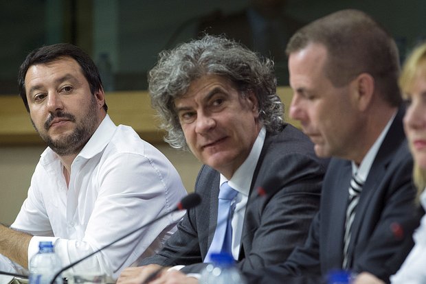 Марсель де Грааф (в центре)