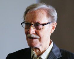 Юрий Соломин обретет вечный покой рядом с Ольгой Соломиной в Москве yurij solomin obretet vechnyj pokoj ryadom s olgoj solominoj v moskve-signaldaily-ru-174260892900-0