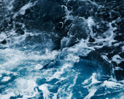 Флинт Диббл и Армандо Мэй исследуют древнюю пирамиду Йонагуни и секреты Гизы WavesInOceanSplashingWaves