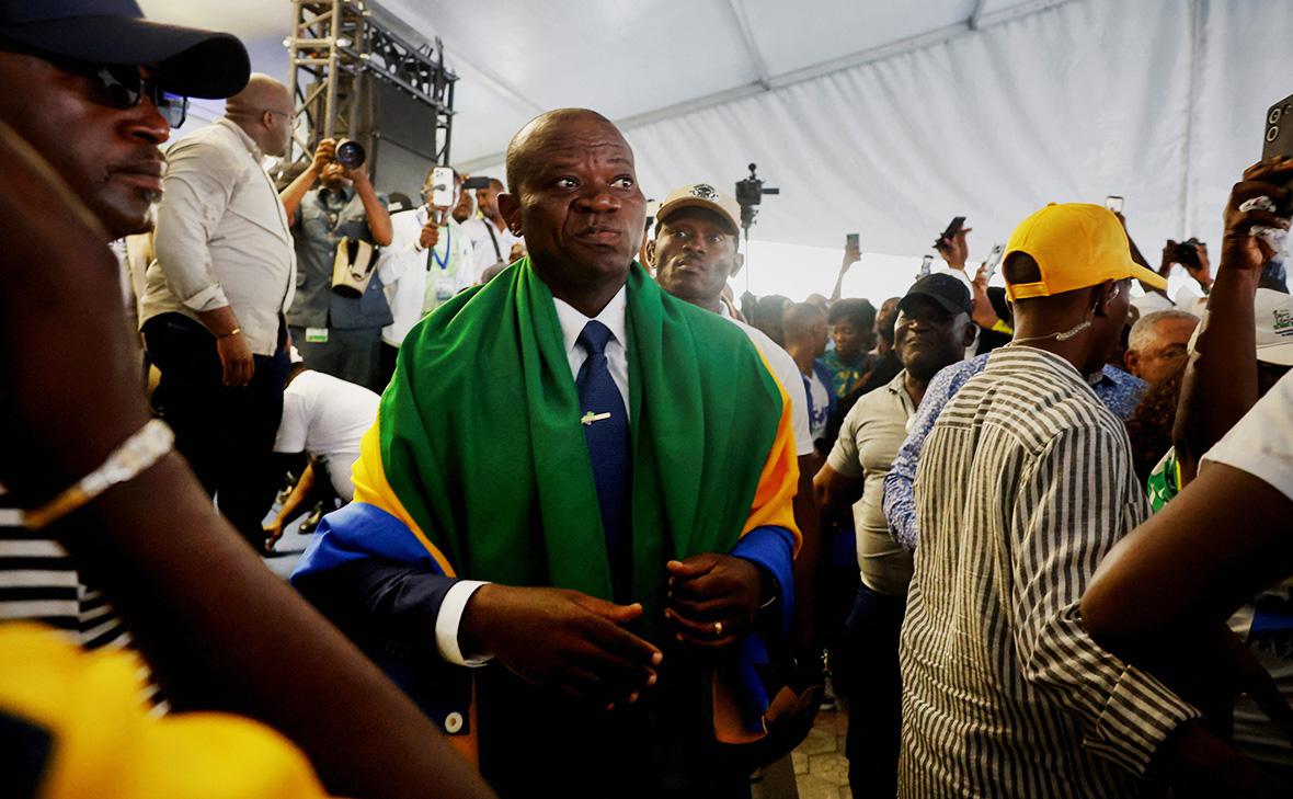 Брис Олиги Нгема (Luc Gnago / Reuters)