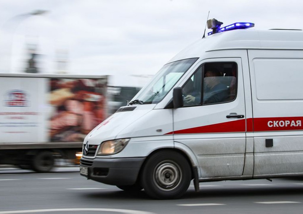 Пьяный мотоциклист на большой скорости влетел в толпу детей