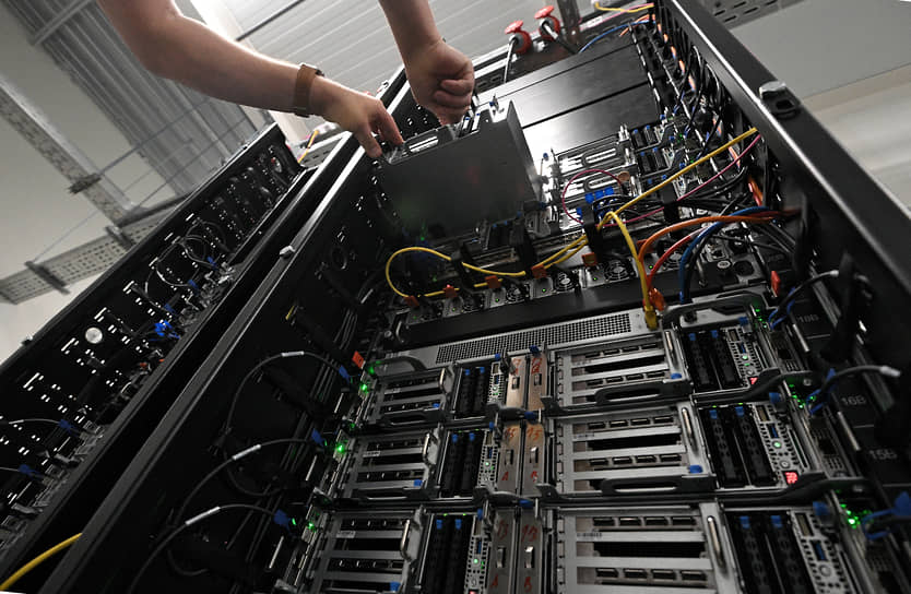 Минфин и Управление IT Санкт-Петербурга лидируют в закупках ИИ-оборудования-0