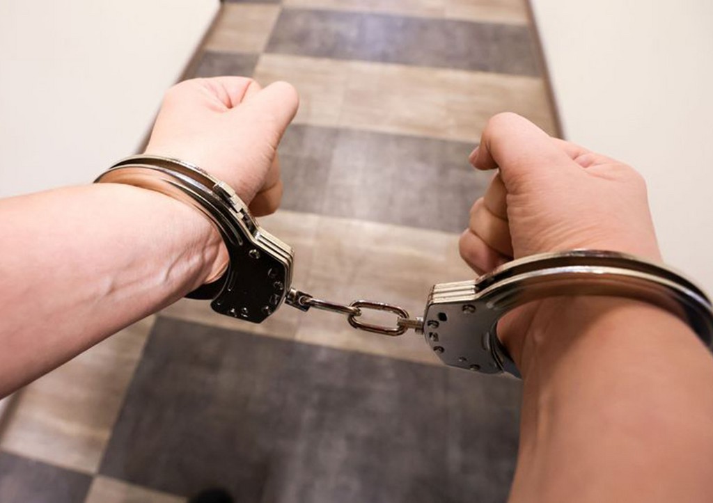 Появились кадры жесткого задержания полуголых киргизов в московской бане