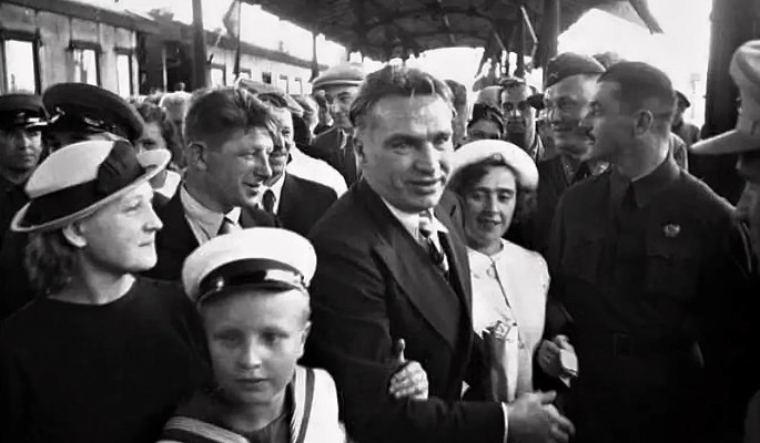 Потомки летчика Чкалова пытаются выменять прах героя на дачу?