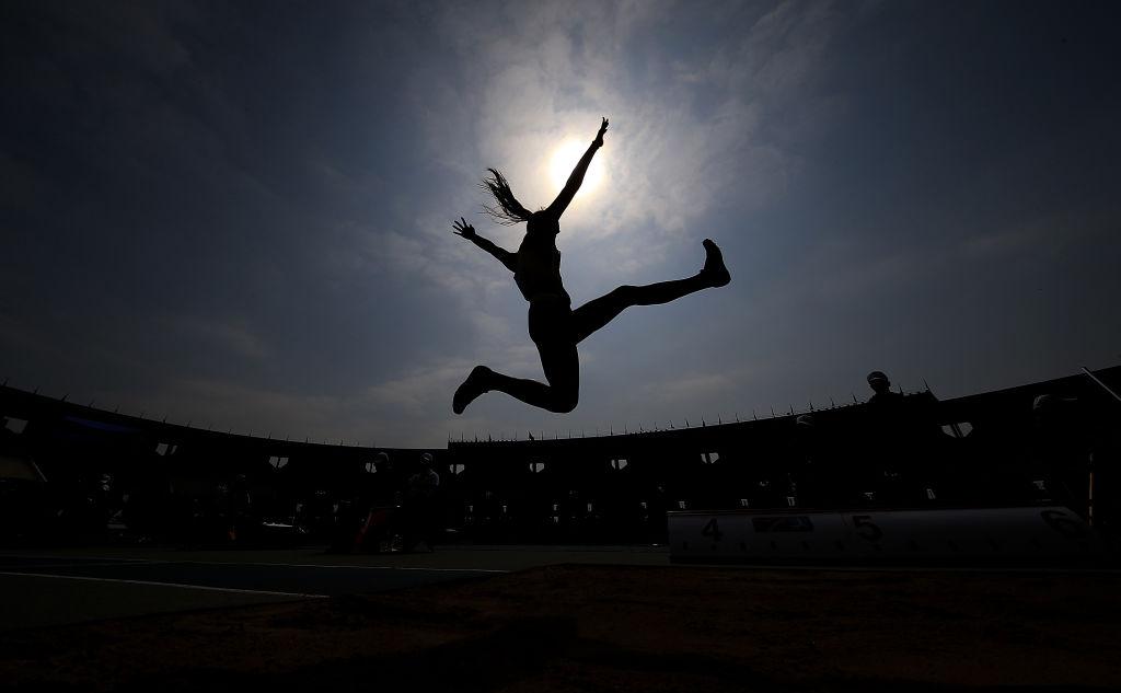Соревнования по прыжкам в длину на юниорском чемпионате мира ( Stephen Pond / Getty Images)