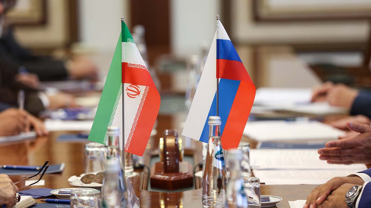 РФ направит в Иран несколько бортов МЧС для тушения пожара в порту Шахид-Раджаи