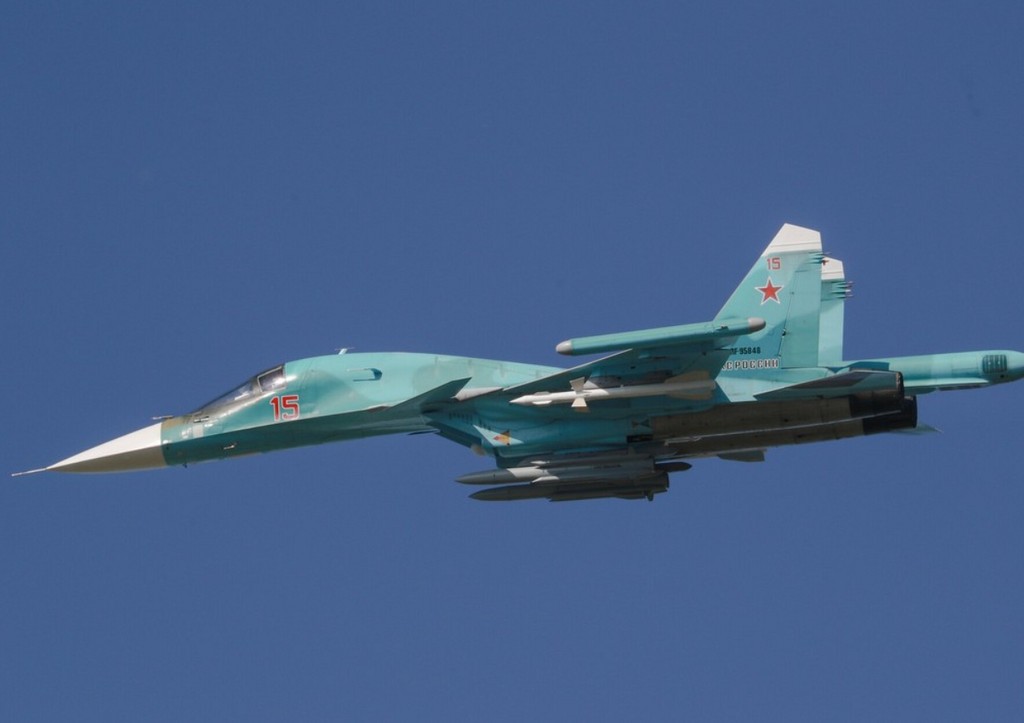 Су-34 ВКС России атаковал позиции ВСУ ФАБ на предельно малой высоте-0