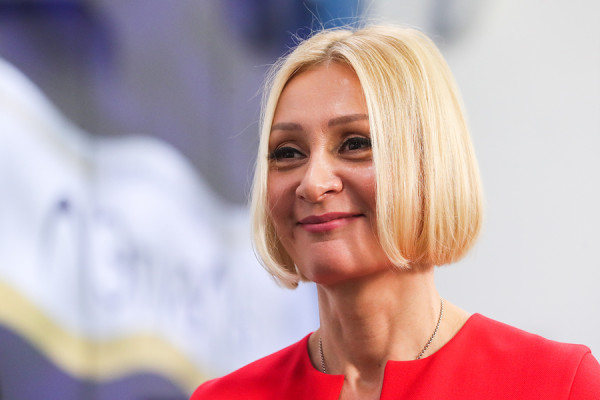 В 2000-е Татьяна Володина работала в российском подразделении The Est e Lauder Companies, где отвечала за развитие марки Clinique в стране, затем возглавила  дочку  японской Shiseido. В 2011 году ее назначили гендиректором компании  Алькор и Ко , управляющей сетью  Л Этуаль . Через два года она вошла в число совладельцев  Алькор и Ко , а затем установила над ней контроль.Сегодня в группу  Алькор и Ко  входят две сети    Л Этуаль  (1 тыс. магазинов) и  Подружка  (около 600 магазинов). По подсчетам Forbes, в 2025 году состояние Володиной достигло $1,1 млрд (Владимир Гердо / ТАСС)