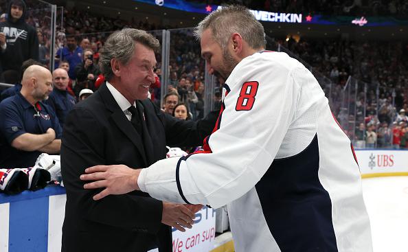 Уэйн Гретцки и Александр Овечкин (Bruce Bennett / Getty Images)