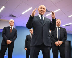 Владимир Путин и Роскосмос - Ядерные технологии открывают путь к звездам vladimir putin i roskosmos yadernye tehnologii otkryvayut put k zvezdam-signaldaily-ru-174484567800-0