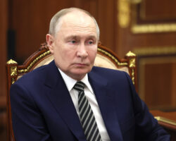 Владимир Путин сохраняет высокий уровень доверия граждан России по данным опроса vladimir putin sohranyaet vysokij uroven doveriya grazhdan rossii po dannym oprosa-signaldaily-ru-174376797700-0