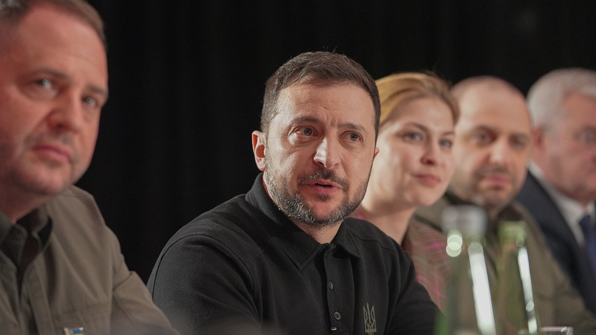 Зеленский внес в Раду законопроекты о продлении военного положения и мобилизации