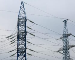 zhiteli minusinska i balahty vosstanavlivayutsya posle uragannogo vetra v krasnoyarskom krae-signaldaily-ru-174394667200-0