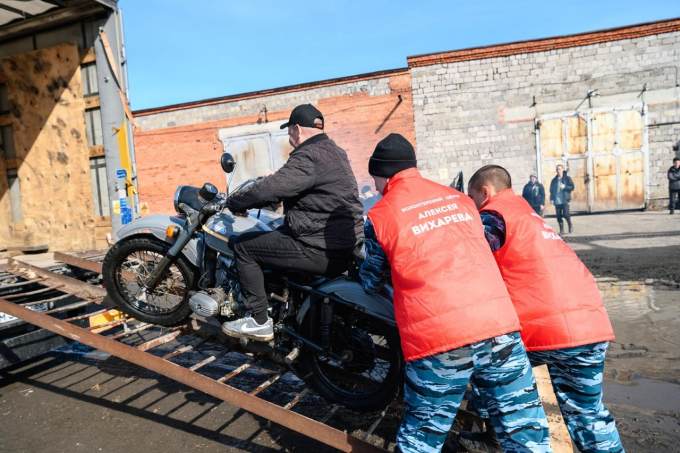aleksej viharev gumanitarnaya pomosh1_signaldaily - signaldaily Алексей Вихарев и Волонтерский центр Ирбита отправляют срочный груз для ЛДНР