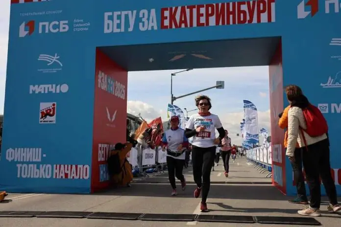 Андрей Зяблицев высоко оценил спортивный энтузиазм Свердловской области на ЗаБеге в Екатеринбурге-0