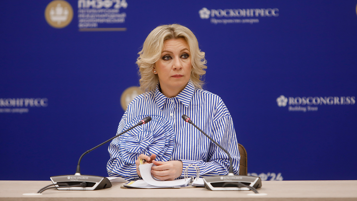 Захарова прокомментировала слова главы МИД Чехии о памятнике Коневу