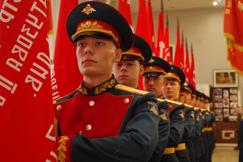 Акция «Знамя Победы» в в Центральном музее вооруженных сил в Москве