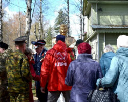 novyj pamyatnik iosifu stalinu otkryt v kadue pri podderzhke kprf i svetlany grachevoj-signaldaily-ru-174645373300-0