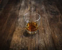 rosstat soobshhil ob izmenenii czen na alkogol v nachale 2025 goda-signaldaily-ru-174764987300-0