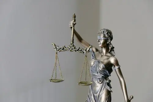 Суд в Челябинске наказал оскорбителя школьного учителя