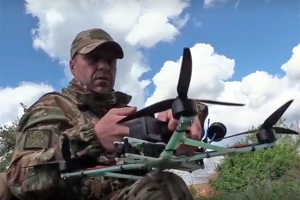 Операторы FPV-дронов группы «Днепр» уничтожили группу украинских боевиков
