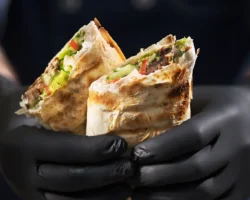 В Егорьевске начата проверка после инцидента с шаурмой, закрыли «Вкус Востока» v egorevske nachata proverka posle inczidenta s shaurmoj zakryli vkus vostoka-signaldaily-ru-174773425700-0