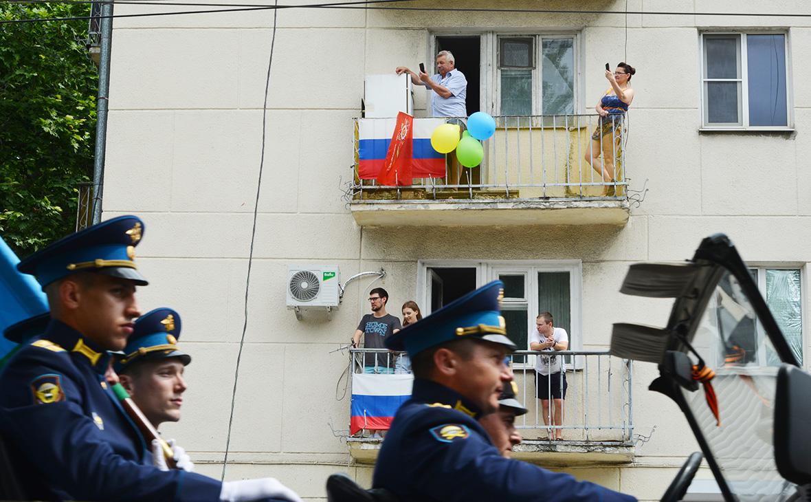 Военнослужащие во время парада, посвященного 75-й годовщине Победы в Великой Отечественной войне, Новороссийск, 2020 год (Игорь Онучин / ТАСС)