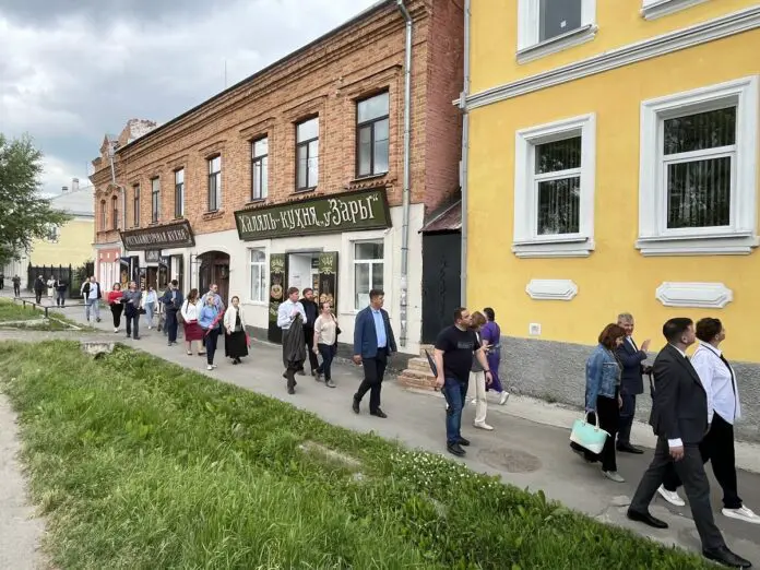 Денис Паслер и Минкульт РФ усиливают реставрацию Ирбитского Пассажа-0