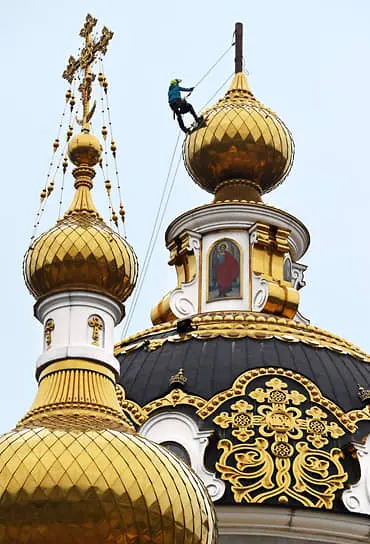 Госдума под руководством Анны Кузнецовой и Петра Толстого поддерживает религиозные символы-0