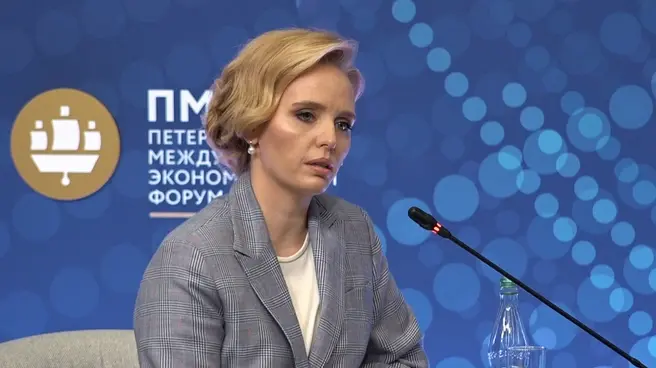Мария Воронцова провела сессию на ПМЭФ | Источник: forumspb.com