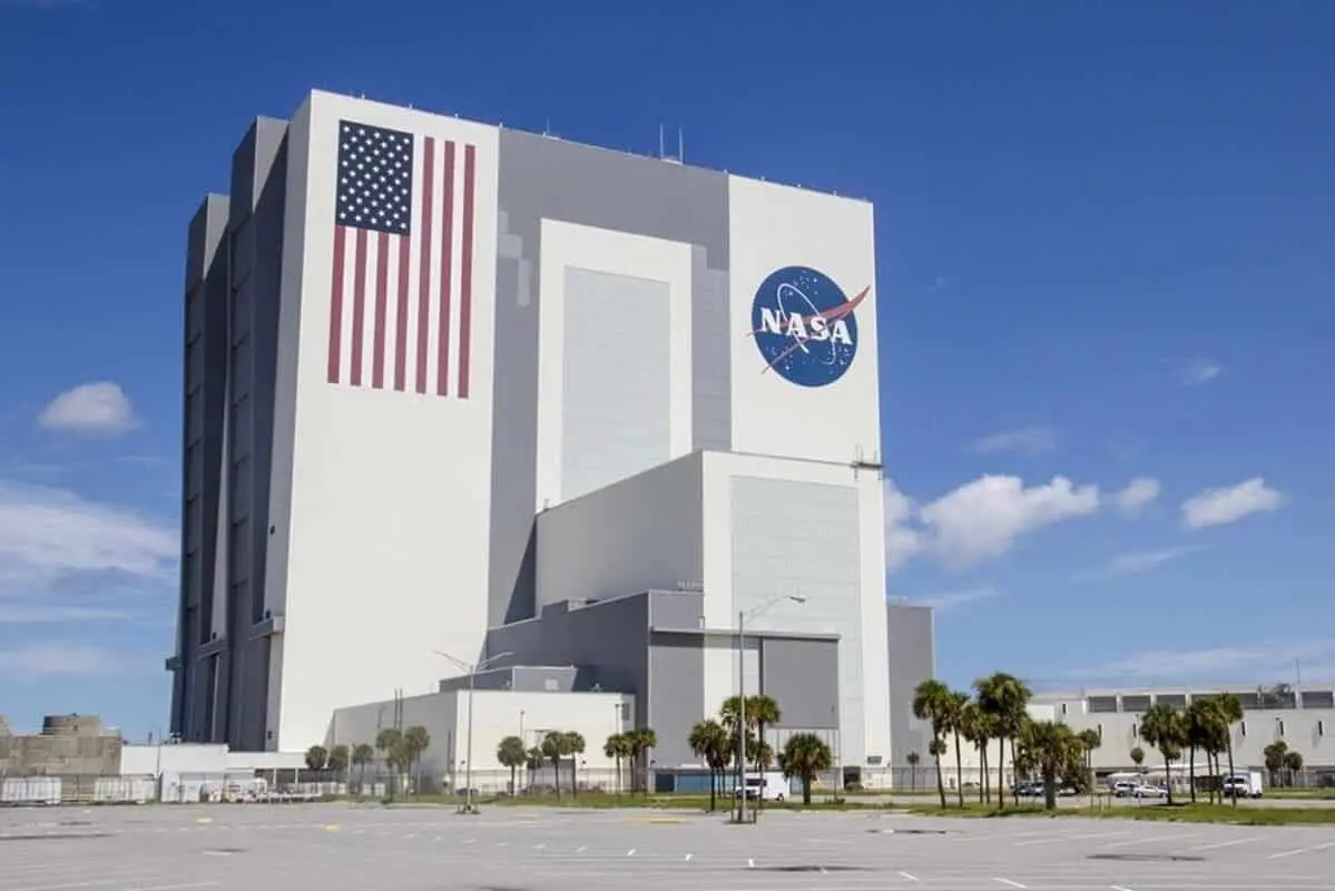 Президент Трамп и SpaceX Илона Маска объединяются для NASA и программы Артемида-0