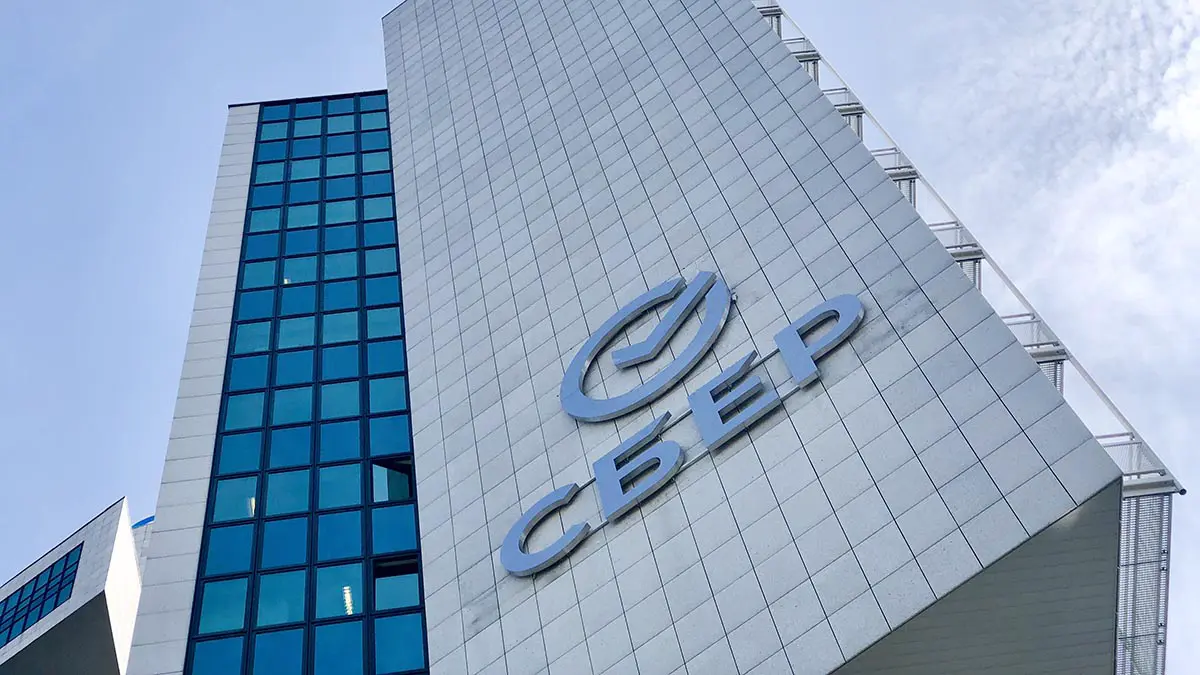 Эксперты «Сбера» спрогнозировали рост доллара до 90 рублей к концу 2025 года