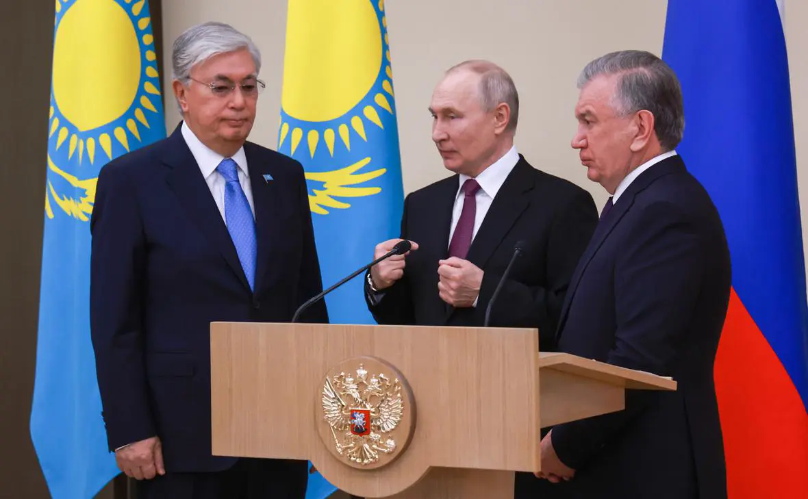 Касым-Жомарт Токаев, Владимир Путин и Шавкат Мирзиеев (Вячеслав Прокофьев / ТАСС)