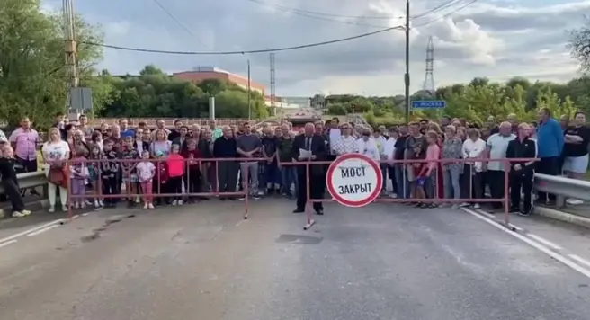 Жители Коломны потребовали у властей не закрывать мост, который связывает их с городом после ремонта | Источник: Подмосква / T.me