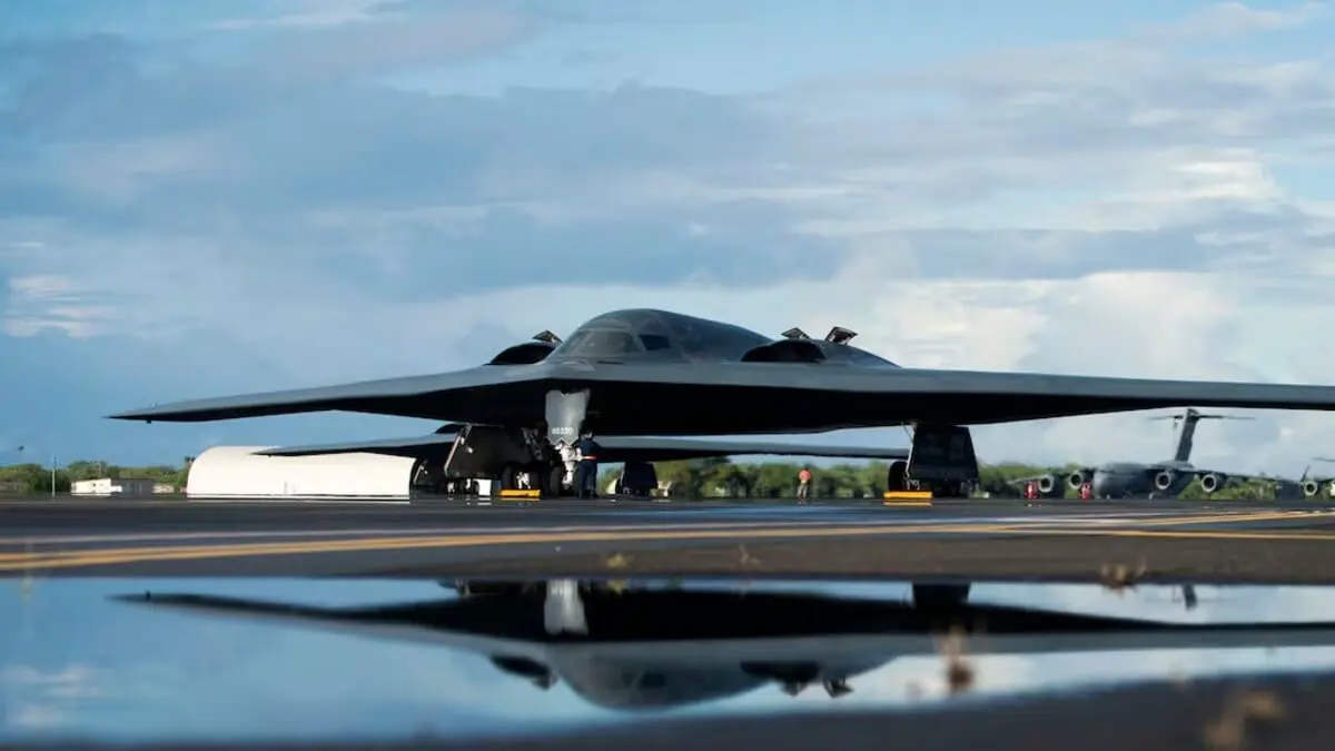 ВВС США и Northrop Grumman анализируют причины аварии B-2A Spirit-0