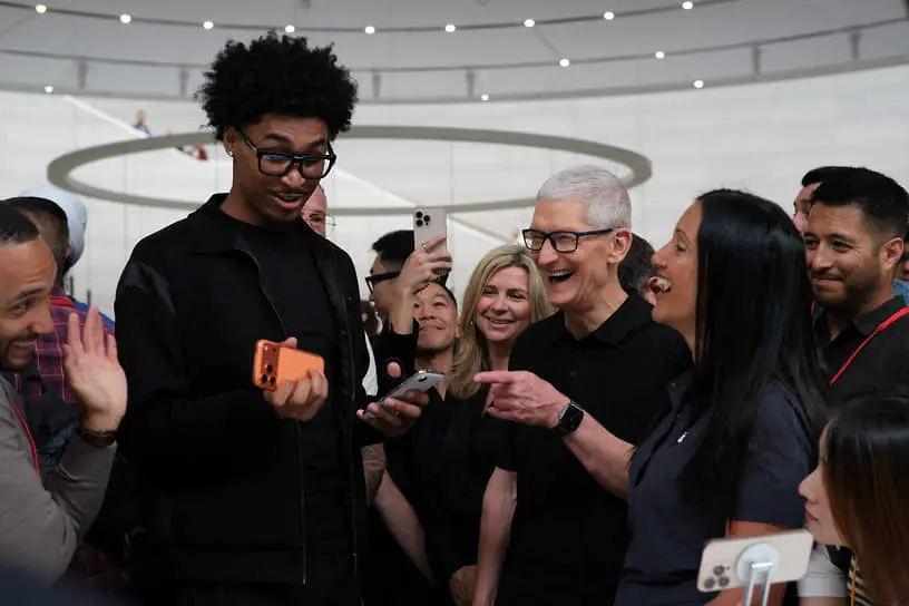 Apple iPhone 17 начинает продажи в России с новыми возможностями и советами-0