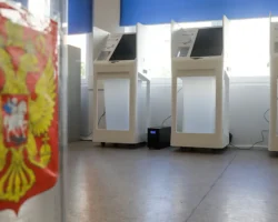 ella pamfilova i aleksandr asafov obsuzhdayut hod golosovaniya v moskve-signaldaily-ru-0