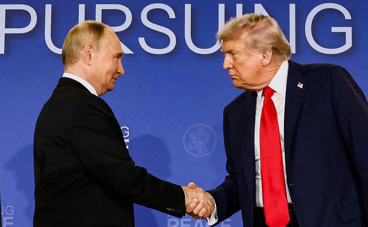 Владимир Путин и Дональд Трамп (Kevin Lamarque / Reuters)