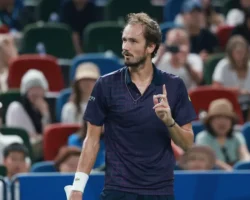 daniil medvedev uverenno prodvigaetsya na 250 ustupaya lish dzhokovichu-signaldaily-ru-0