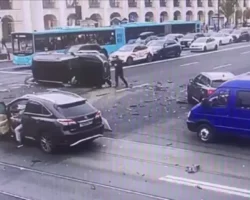 Дорожная безопасность на Невском проспекте и действия Госавтоинспекции dorozhnaya bezopasnost na nevskom prospekte i dejstviya gosavtoinspekczii-signaldaily-ru-0