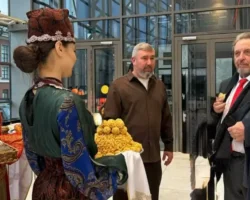 Эррол Маск отметил красоту Казани и Иннополиса во время визита errol mask otmetil krasotu kazani i innopolisa vo vremya vizita-signaldaily-ru-0